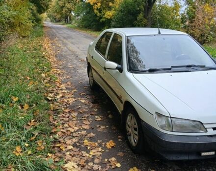 Белый Пежо 306, объемом двигателя 1.4 л и пробегом 364 тыс. км за 1300 $, фото 1 на Automoto.ua