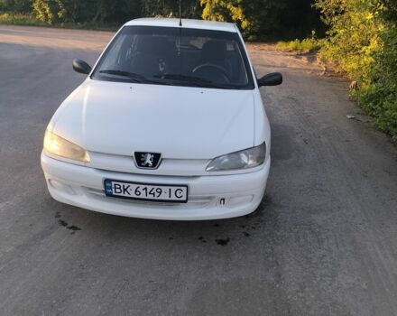 Белый Пежо 306, объемом двигателя 1.4 л и пробегом 350 тыс. км за 2100 $, фото 1 на Automoto.ua