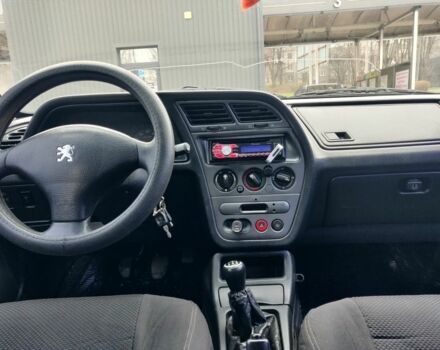 Зеленый Пежо 306, объемом двигателя 1.4 л и пробегом 457 тыс. км за 1700 $, фото 2 на Automoto.ua