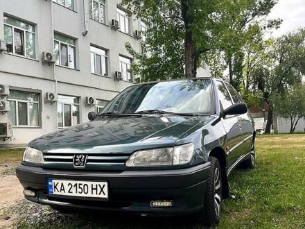 Зелений Пежо 306, об'ємом двигуна 1.4 л та пробігом 300 тис. км за 2300 $, фото 1 на Automoto.ua