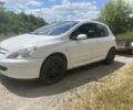 Белый Пежо 307, объемом двигателя 2 л и пробегом 250 тыс. км за 2350 $, фото 1 на Automoto.ua