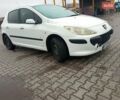 Білий Пежо 307, об'ємом двигуна 1.59 л та пробігом 370 тис. км за 3300 $, фото 1 на Automoto.ua