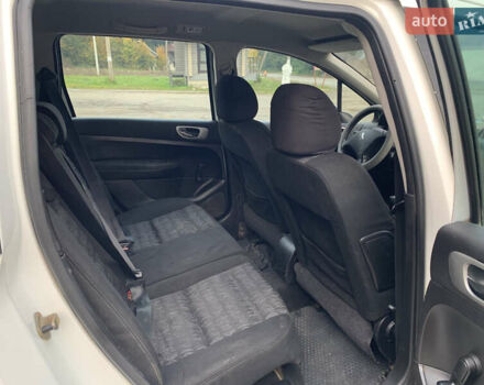 Белый Пежо 307, объемом двигателя 0 л и пробегом 500 тыс. км за 1800 $, фото 4 на Automoto.ua