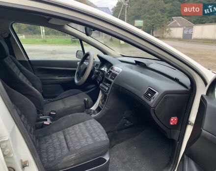 Белый Пежо 307, объемом двигателя 0 л и пробегом 500 тыс. км за 1800 $, фото 5 на Automoto.ua