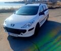 Белый Пежо 307, объемом двигателя 1.4 л и пробегом 166 тыс. км за 4300 $, фото 1 на Automoto.ua