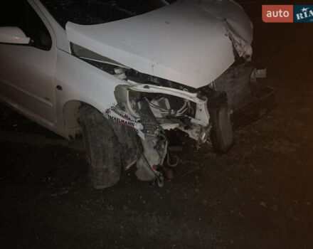 Белый Пежо 307, объемом двигателя 1.6 л и пробегом 308 тыс. км за 1500 $, фото 1 на Automoto.ua