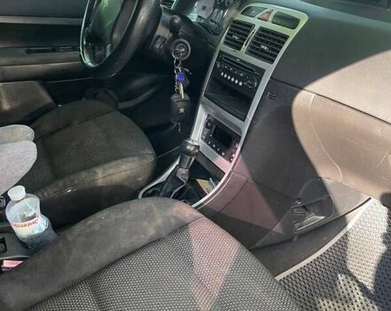 Белый Пежо 307, объемом двигателя 1.59 л и пробегом 600 тыс. км за 4500 $, фото 7 на Automoto.ua