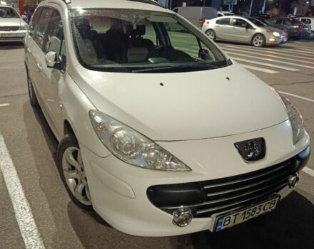 Белый Пежо 307, объемом двигателя 2 л и пробегом 300 тыс. км за 3500 $, фото 2 на Automoto.ua