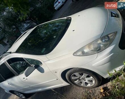 Белый Пежо 307, объемом двигателя 1.59 л и пробегом 600 тыс. км за 4500 $, фото 2 на Automoto.ua