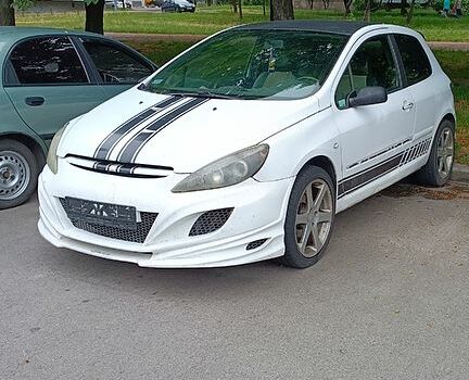 Білий Пежо 307, об'ємом двигуна 1.4 л та пробігом 190 тис. км за 2600 $, фото 1 на Automoto.ua