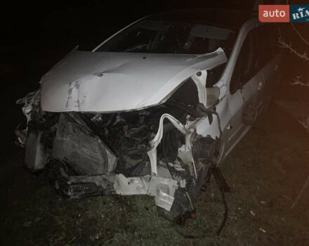 Белый Пежо 307, объемом двигателя 1.6 л и пробегом 308 тыс. км за 1500 $, фото 1 на Automoto.ua