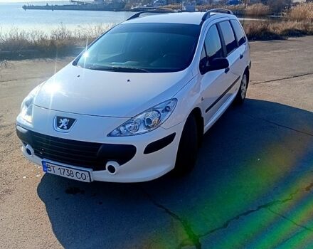 Белый Пежо 307, объемом двигателя 1.4 л и пробегом 166 тыс. км за 4300 $, фото 1 на Automoto.ua