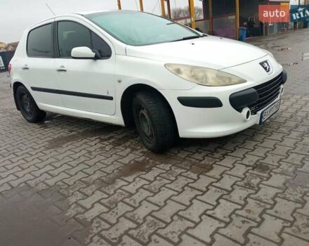 Белый Пежо 307, объемом двигателя 1.59 л и пробегом 370 тыс. км за 3300 $, фото 1 на Automoto.ua