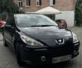 Черный Пежо 307, объемом двигателя 2 л и пробегом 300 тыс. км за 3000 $, фото 1 на Automoto.ua