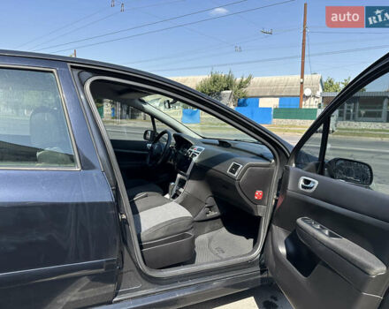 Черный Пежо 307, объемом двигателя 1.6 л и пробегом 240 тыс. км за 3800 $, фото 5 на Automoto.ua