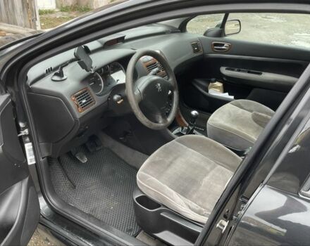 Чорний Пежо 307, об'ємом двигуна 1.4 л та пробігом 385 тис. км за 3350 $, фото 6 на Automoto.ua