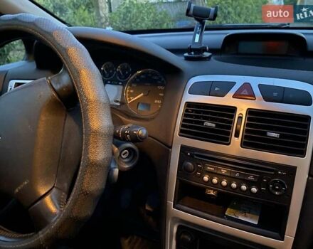 Чорний Пежо 307, об'ємом двигуна 1.59 л та пробігом 290 тис. км за 4200 $, фото 7 на Automoto.ua