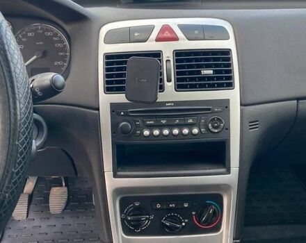 Чорний Пежо 307, об'ємом двигуна 1.59 л та пробігом 303 тис. км за 3900 $, фото 8 на Automoto.ua
