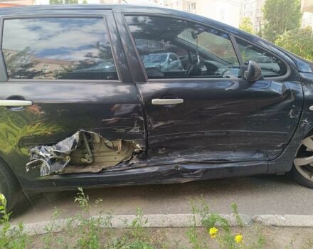 Чорний Пежо 307, об'ємом двигуна 2 л та пробігом 187 тис. км за 2600 $, фото 4 на Automoto.ua