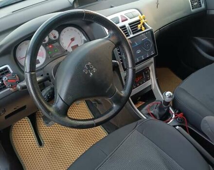 Черный Пежо 307, объемом двигателя 1.56 л и пробегом 328 тыс. км за 4700 $, фото 6 на Automoto.ua