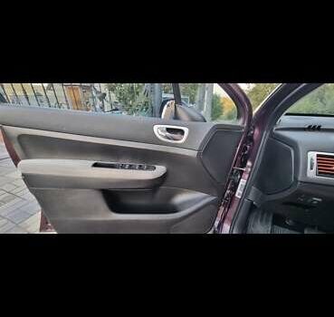 Пежо 307 2006 в Черновцах на Automoto.ua Фиолетовый Пежо 307, объемом двигателя 2 л и пробегом 255 тыс. км за 4700 $, фото 6 на Automoto.ua