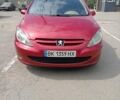 Красный Пежо 307, объемом двигателя 1.59 л и пробегом 250 тыс. км за 3600 $, фото 1 на Automoto.ua