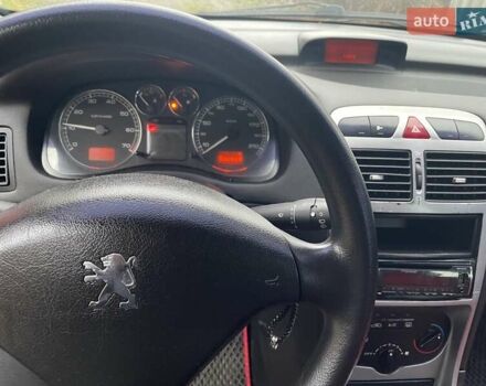 Красный Пежо 307, объемом двигателя 1.4 л и пробегом 199 тыс. км за 2900 $, фото 6 на Automoto.ua