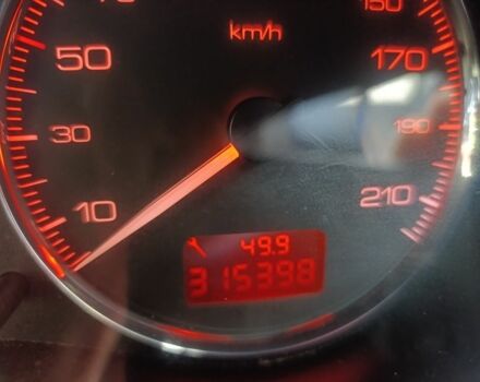 Красный Пежо 307, объемом двигателя 2 л и пробегом 315 тыс. км за 3500 $, фото 9 на Automoto.ua