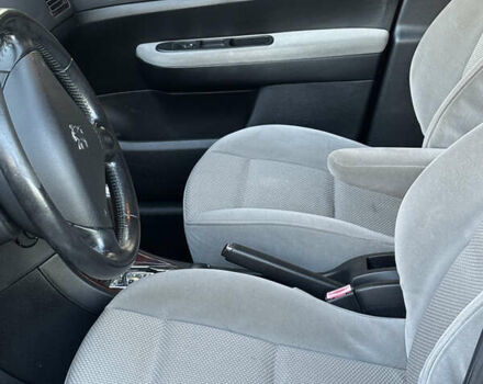 Красный Пежо 307, объемом двигателя 2 л и пробегом 127 тыс. км за 4200 $, фото 4 на Automoto.ua