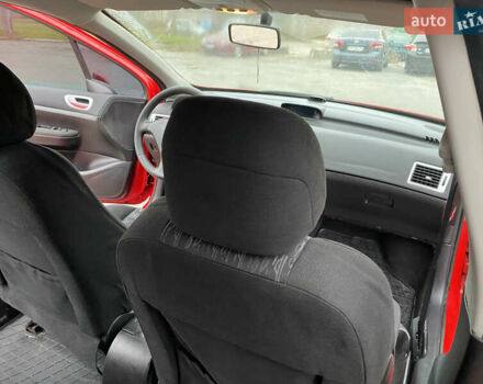 Червоний Пежо 307, об'ємом двигуна 2 л та пробігом 350 тис. км за 3250 $, фото 4 на Automoto.ua