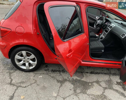 Червоний Пежо 307, об'ємом двигуна 2 л та пробігом 350 тис. км за 3250 $, фото 6 на Automoto.ua