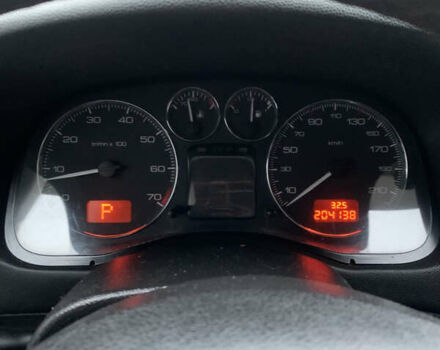 Красный Пежо 307, объемом двигателя 2 л и пробегом 204 тыс. км за 4200 $, фото 9 на Automoto.ua