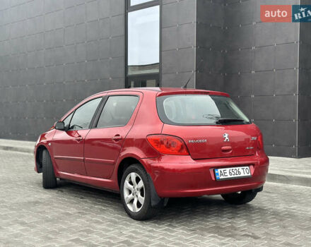 Красный Пежо 307, объемом двигателя 2 л и пробегом 189 тыс. км за 4500 $, фото 4 на Automoto.ua