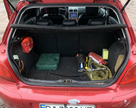 Красный Пежо 307, объемом двигателя 2 л и пробегом 204 тыс. км за 4200 $, фото 10 на Automoto.ua