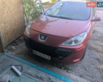 Красный Пежо 307, объемом двигателя 2 л и пробегом 275 тыс. км за 4500 $, фото 4 на Automoto.ua