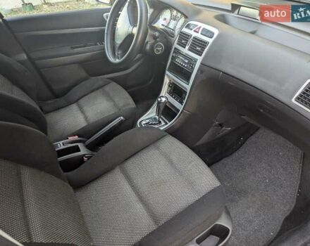 Красный Пежо 307, объемом двигателя 2 л и пробегом 275 тыс. км за 4500 $, фото 3 на Automoto.ua