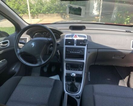 Красный Пежо 307, объемом двигателя 2 л и пробегом 205 тыс. км за 5100 $, фото 3 на Automoto.ua