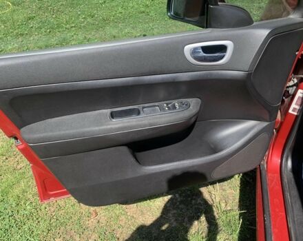 Красный Пежо 307, объемом двигателя 2 л и пробегом 206 тыс. км за 4400 $, фото 4 на Automoto.ua