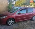 Красный Пежо 307, объемом двигателя 2 л и пробегом 275 тыс. км за 4500 $, фото 1 на Automoto.ua