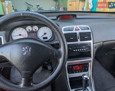 Красный Пежо 307, объемом двигателя 2 л и пробегом 275 тыс. км за 4500 $, фото 5 на Automoto.ua