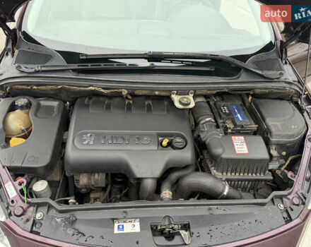 Красный Пежо 307, объемом двигателя 2 л и пробегом 255 тыс. км за 4199 $, фото 7 на Automoto.ua