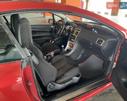 Красный Пежо 307, объемом двигателя 2 л и пробегом 190 тыс. км за 4999 $, фото 2 на Automoto.ua