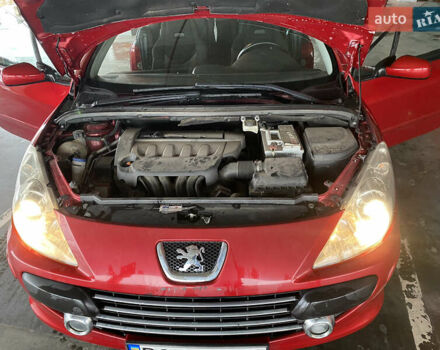 Красный Пежо 307, объемом двигателя 2 л и пробегом 190 тыс. км за 4999 $, фото 5 на Automoto.ua