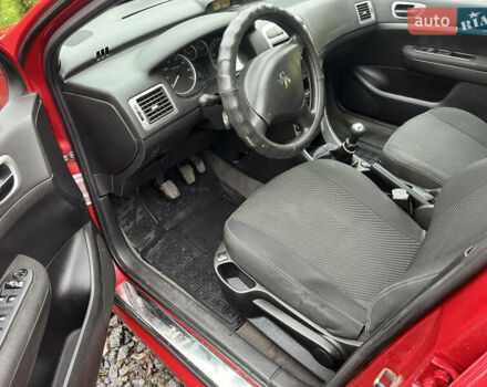 Красный Пежо 307, объемом двигателя 2 л и пробегом 320 тыс. км за 2200 $, фото 9 на Automoto.ua