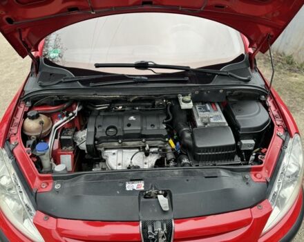Красный Пежо 307, объемом двигателя 0.16 л и пробегом 245 тыс. км за 4200 $, фото 7 на Automoto.ua