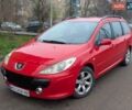 Красный Пежо 307, объемом двигателя 1.59 л и пробегом 350 тыс. км за 3650 $, фото 2 на Automoto.ua