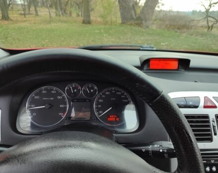 Красный Пежо 307, объемом двигателя 0.16 л и пробегом 389 тыс. км за 3700 $, фото 5 на Automoto.ua
