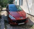 Красный Пежо 307, объемом двигателя 1.6 л и пробегом 255 тыс. км за 2700 $, фото 1 на Automoto.ua
