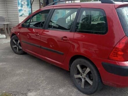 Красный Пежо 307, объемом двигателя 2 л и пробегом 380 тыс. км за 3500 $, фото 1 на Automoto.ua