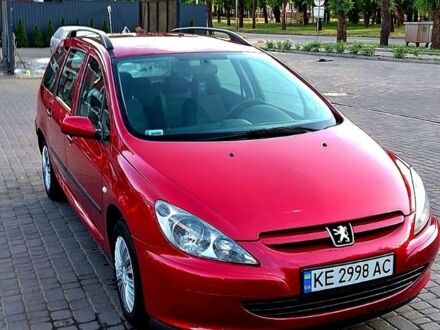 Красный Пежо 307, объемом двигателя 1.4 л и пробегом 354 тыс. км за 4500 $, фото 1 на Automoto.ua